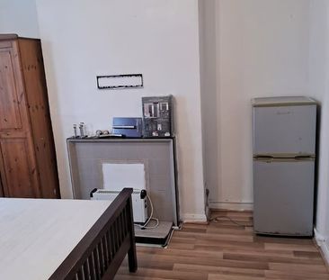 Room in a Shared House, Sheringham Avenue, E12 - Photo 3