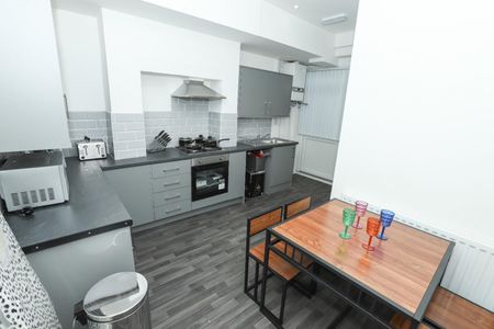 4 bedroom House To Let - Photo 4