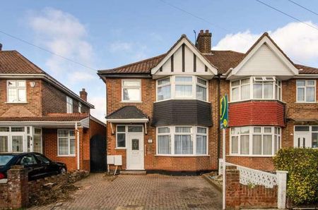 Derek Avenue, Wembley, HA9 - Photo 2