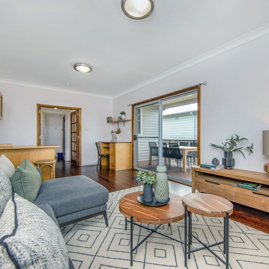 Air conditioned two bedroom home with enclosed porch/sunroom - Photo 1