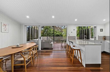 Charming 3-Bedroom Home in Annerley - Photo 3