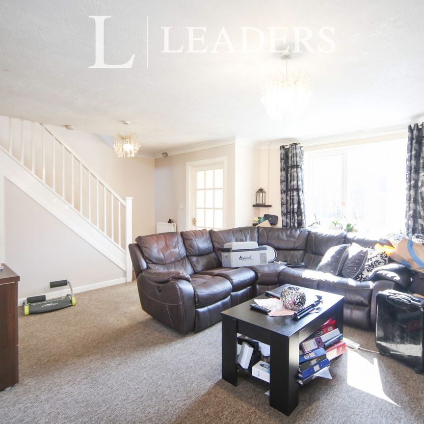 3 bedroom house to rent St. Matthews Close, Evesham, Worcestershire, WR11 - Photo 1