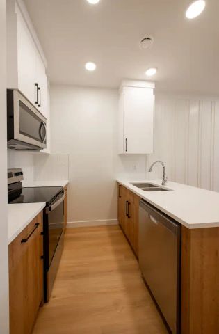 Inglewood 8 Plex - Get 1 Month Free! — 1 Bedroom - Basement - Photo 2