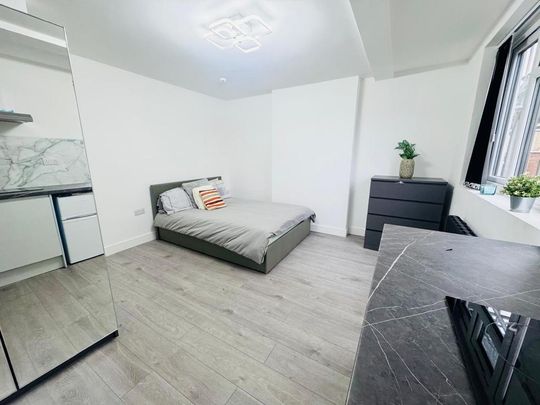 Studio to rent - Photo 1