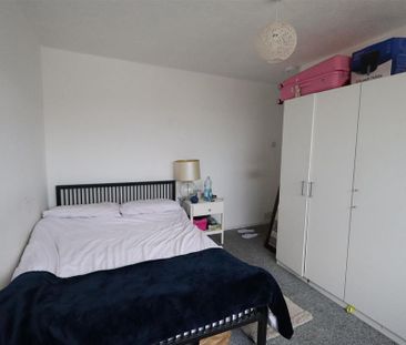 Property to rent - Photo 2