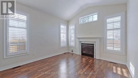 1022 BYRON STREET N - Photo 2