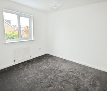 3 bedroom link detached house to rent - Photo 3