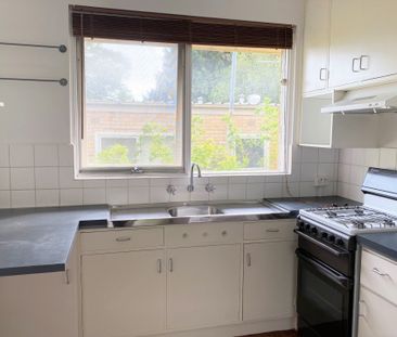 Prime Location, neat and tidy one bedroom home !! - Photo 2