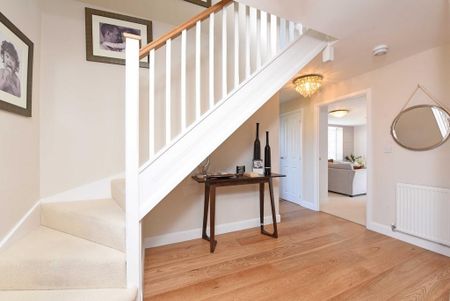 4 bedroom detached house to rent - Photo 2