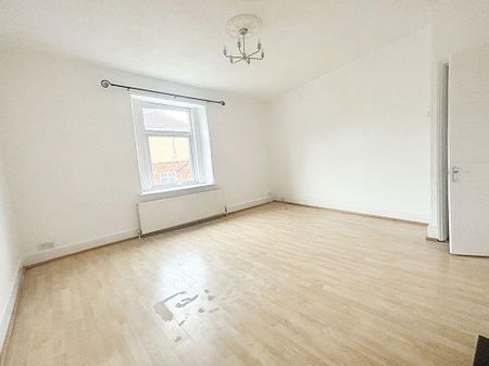 2 bed upper flat to rent in NE16 - Photo 5