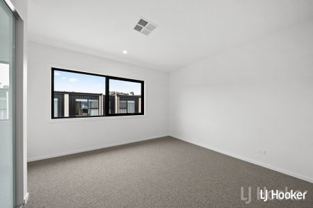 Stylish Split Level 2 Bedroom Home with Triple Garage - Photo 4