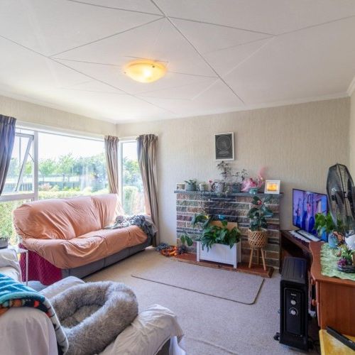 Discover comfortable family living - Photo 1