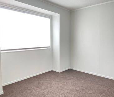 2 Bedroom in sunny Stokes Valley entrance - Photo 2