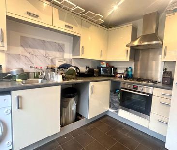 3 bedroom semi-detached house to rent - Photo 2