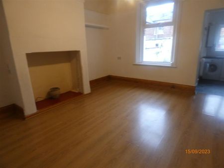 2 bed terraced house to rent in Falmouth Road, Heaton - Photo 2