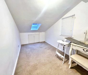 **LET AGREED**- 3 Bedroom Mid-Terrace Home within popular & conveni... - Photo 5