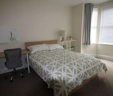 5 Bed Detached House, Rolleston Drive, NG7 - Photo 2