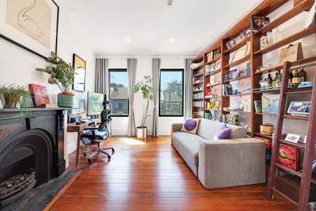 Expansive 249 sqm Three Bedroom Residence - Offered Unfurnished - Photo 2