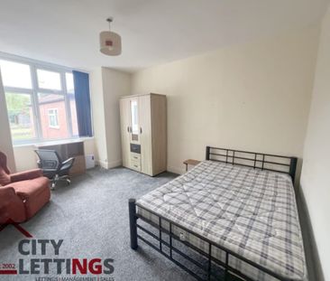 5 Bedroom Semi-Detached House - Photo 5