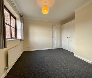 2 bedroom Semi-Detached House to let - Photo 4