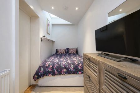 2 bedroom maisonette in Kentish Town - Photo 5