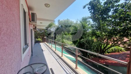 Vila individuala , B-dul Pieptanari ! - Fotografie 4