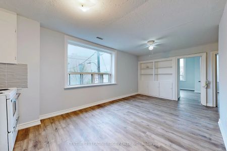 18 Brock Street W #1 - Photo 3