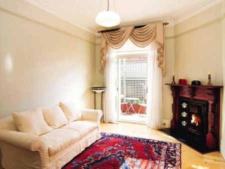 DELIGHTFUL 3 BEDROOM BRICK HOME WITH OFF STREET PARKING FOR 1-2 CARS - Photo 5