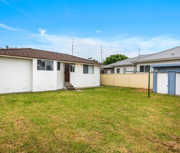 Centrally Located Spacious 3 Bedroom Home - Photo 6