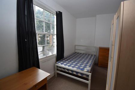 3 bedroom apartment to rent - Photo 2