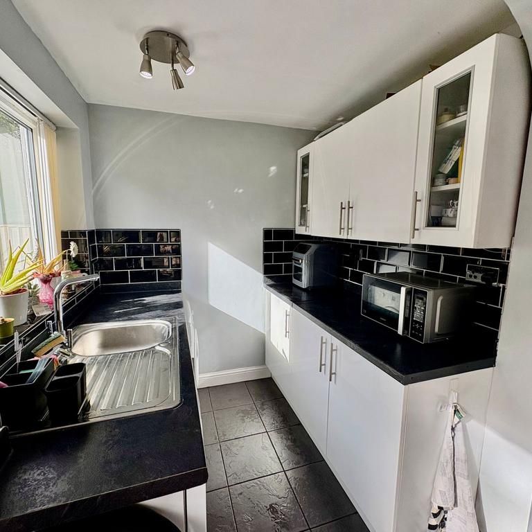 2 bedroom semi-detached house to rent - Photo 1