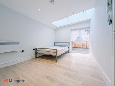 3 bedroom flat to rent - Photo 2