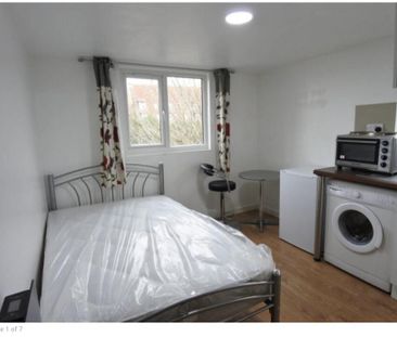 Studio to rent - Photo 2