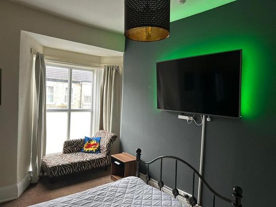 6 bedroom house share to rent - Photo 1
