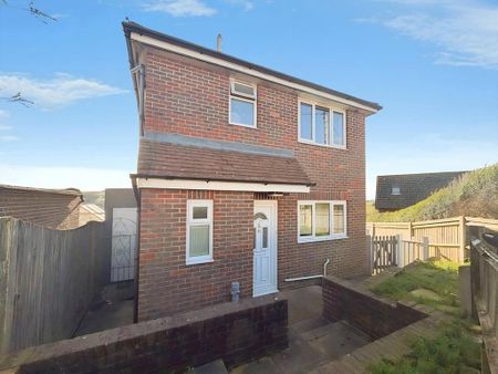 3 bedroom detached house to rent - Photo 3