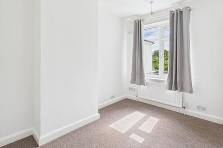 4 bedroom terraced house to rent - Photo 5