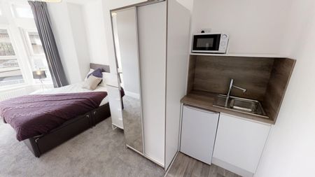 Double Room- Kitchenette- Walk to City - Photo 3