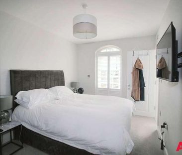 Primrose Hill, Brentwood, CM14 - Photo 1