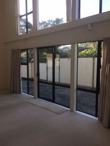 Sunny Karori City-End Townhouse - Photo 2