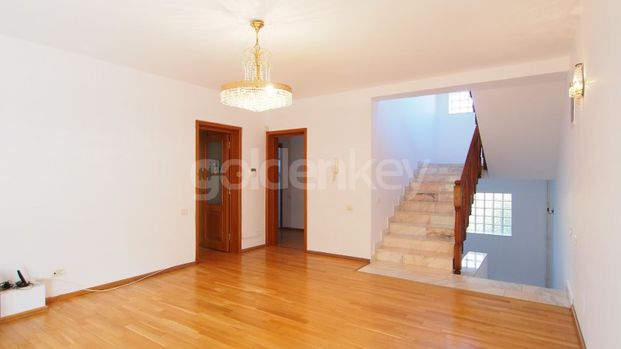 Vila cu 7 camere nemobilata, gradina 250mp | ID:447272 - Photo 1
