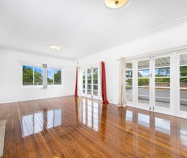 Beautiful Family Home ** Available Now ** - Photo 4