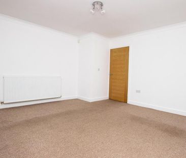 4 bedroom detached house to rent - Photo 2