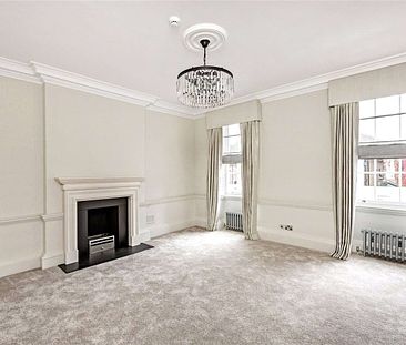 An beautifully renovated five bedroom Georgian townhouse in the heart of Richmond - Photo 4