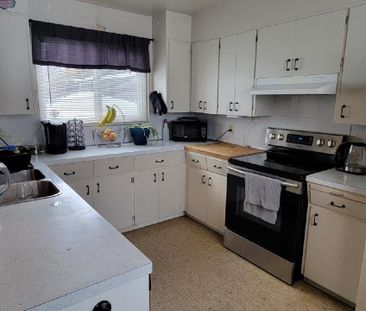 300-041 - 2035 & 2047 McBride Crescent - 2047 - Photo 1