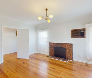 Renovated 3-Bedroom Home in Prime Coburg Location - Photo 3