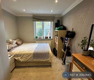 4 bedroom semi-detached house to rent - Photo 3