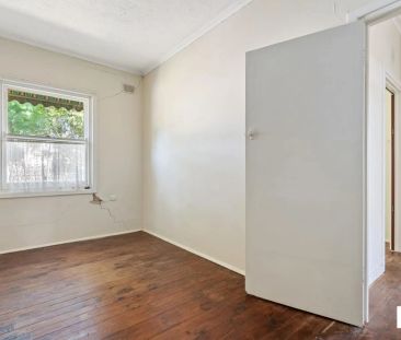 Spacious & Practical Living in Convenient Elizabeth East - Photo 3