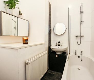 2 bedroom terraced house to rent - Photo 4