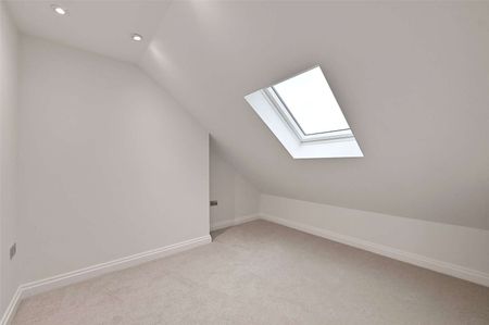 A newly refurbished and extended four bedroom home in the heart of Windsor Town. - Photo 5