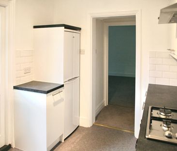 2 Bed Flat, Beatrice Avenue, SW16 - Photo 2